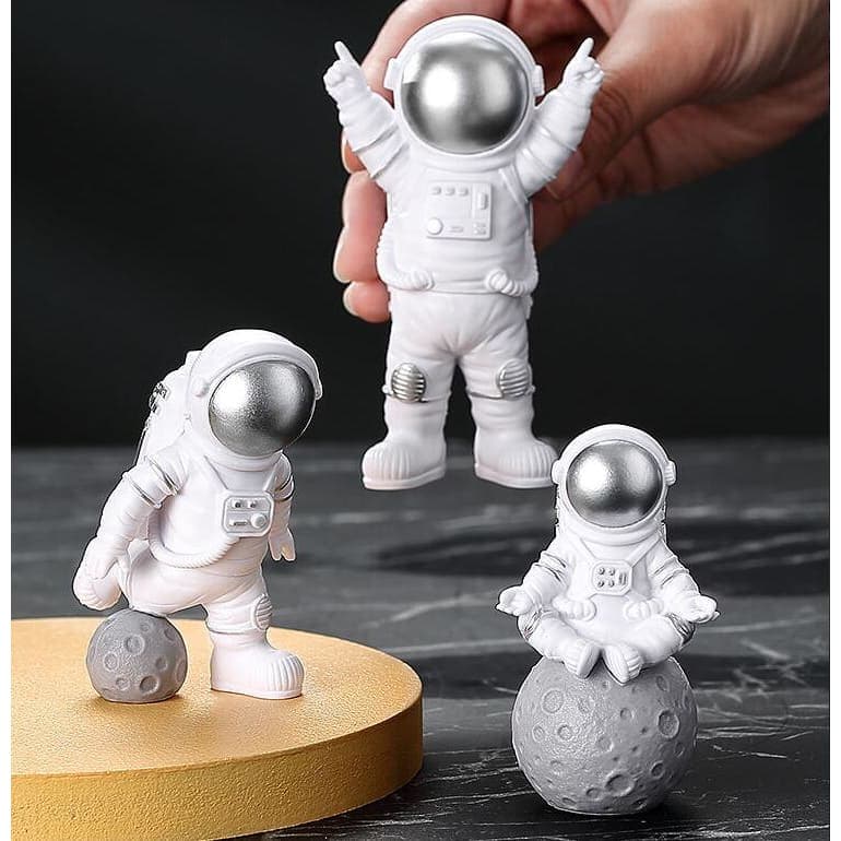 sweety-crib Sculptures & Statues Astronaut Figure Statue